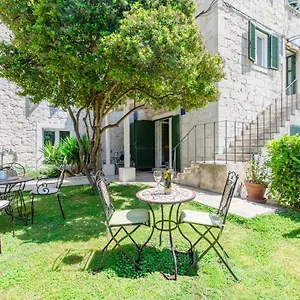 Jes Old Town Luxury Apartment