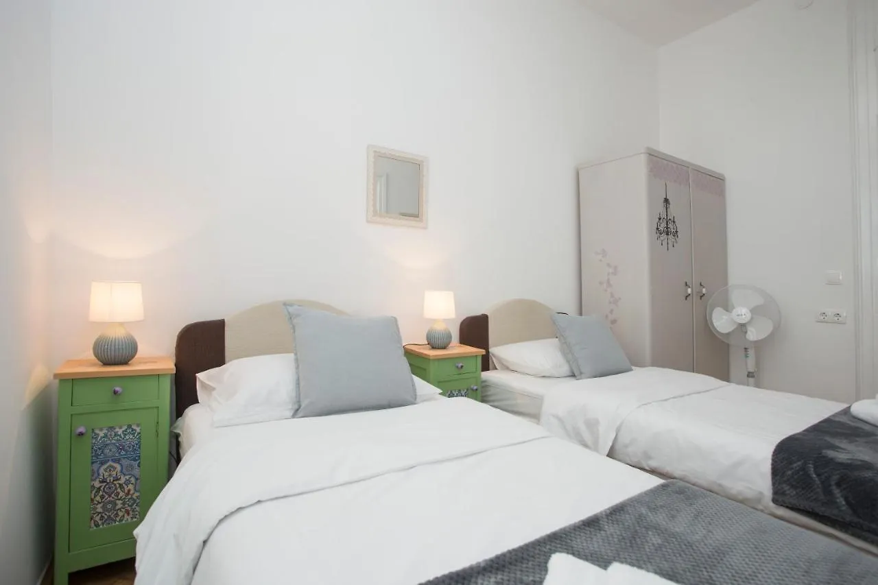 Town Place Apartment Split 0*,